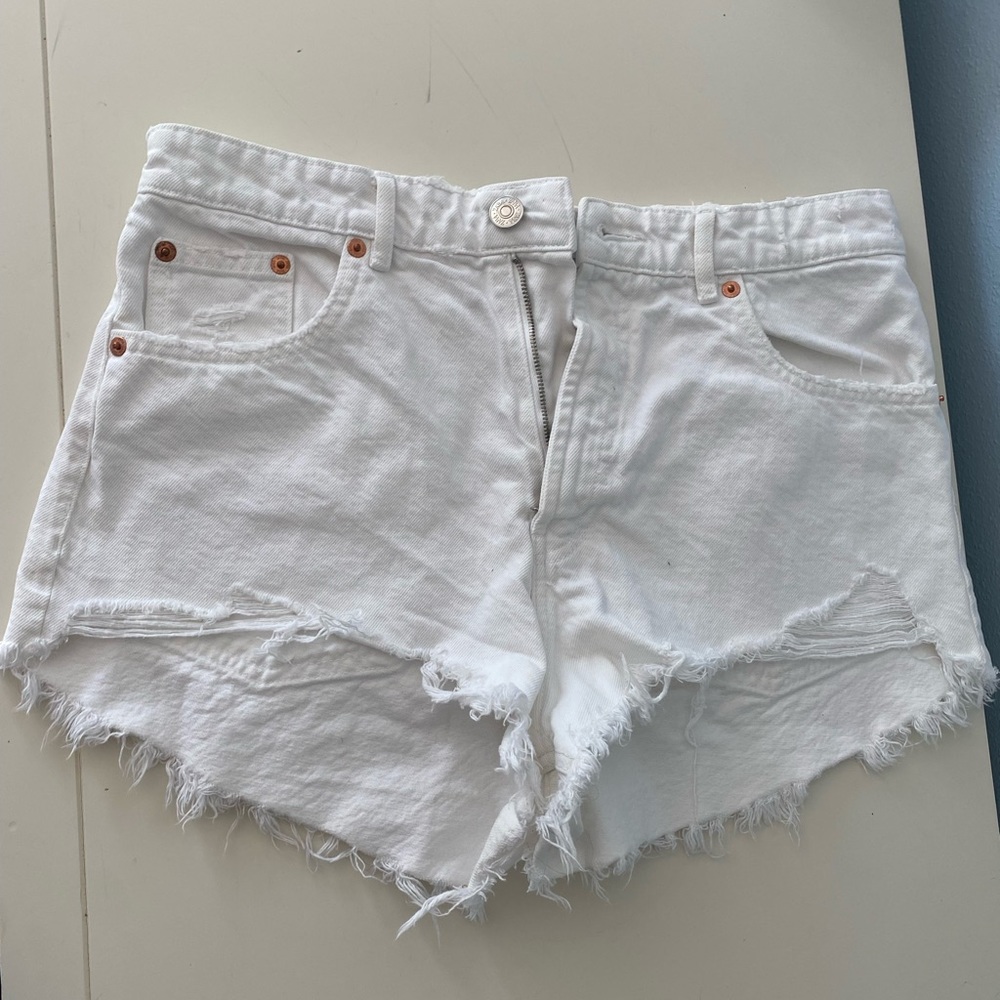 White zara shorts